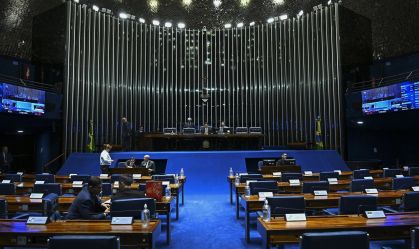 Senado aprova consignado para CLT com inclusão de trabalhadores de app