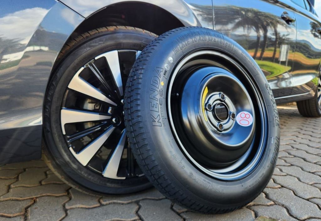 Pneu estepe temporário exige atenção do motorista