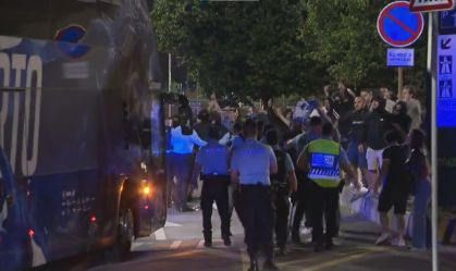 Torcida do Porto recebe elenco com protesto após campanha pífia no Mundial