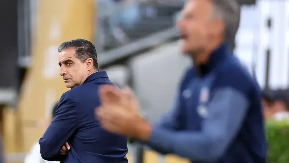 Renato Paiva durante atividade do Botafogo no CT
