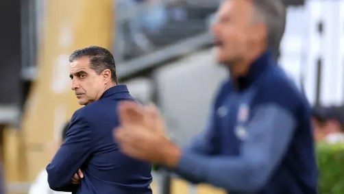 Renato Paiva durante atividade do Botafogo no CT