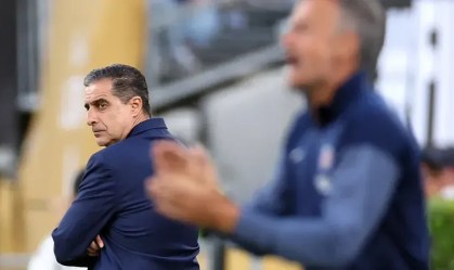 Renato Paiva durante atividade do Botafogo no CT