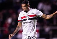 São Paulo "reverte" decisão e retoma negociações por zagueiro