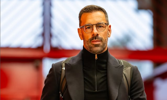 Ruud van Nistelrooy foi demitido de clube da Premier League