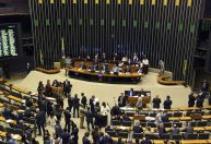 Governo prepara munição jurídica para contestar Congresso sobre IOF