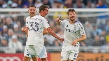 Anders Dreyer faz gol do meio de campo na MLS