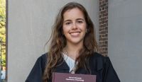 "Meus pais lutaram pela minha educação", diz brasileira premiada em Harvard