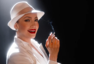 Jennifer Lopez estrela 1º trailer do musical "O Beijo da Mulher Aranha"