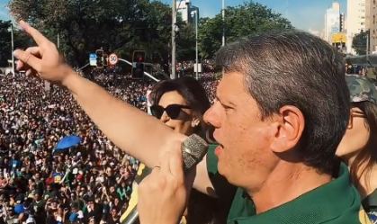 Tarcísio faz discurso focado em "reconciliação" durante Marcha para Jesus