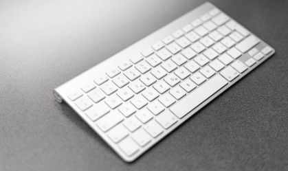 A origem do QWERTY: por que o teclado que usamos não é alfabético?