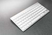A origem do QWERTY: por que o teclado que usamos não é alfabético?
