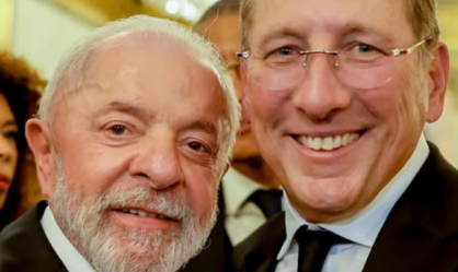Na França, Lula encontra John Textor e elogia o Botafogo