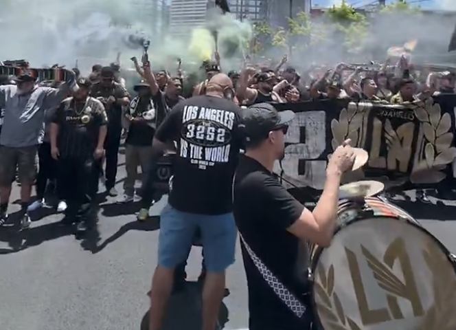 Torcedores do Los Angeles fazem a festa em Atlanta