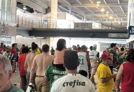 Mundial: onde vão os torcedores quando o jogo é paralisado por tempestade?
