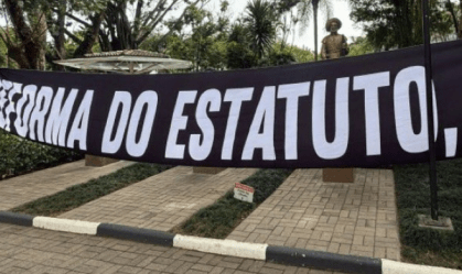 Corinthians: Torcedores fazem protesto no Parque São Jorge; veja