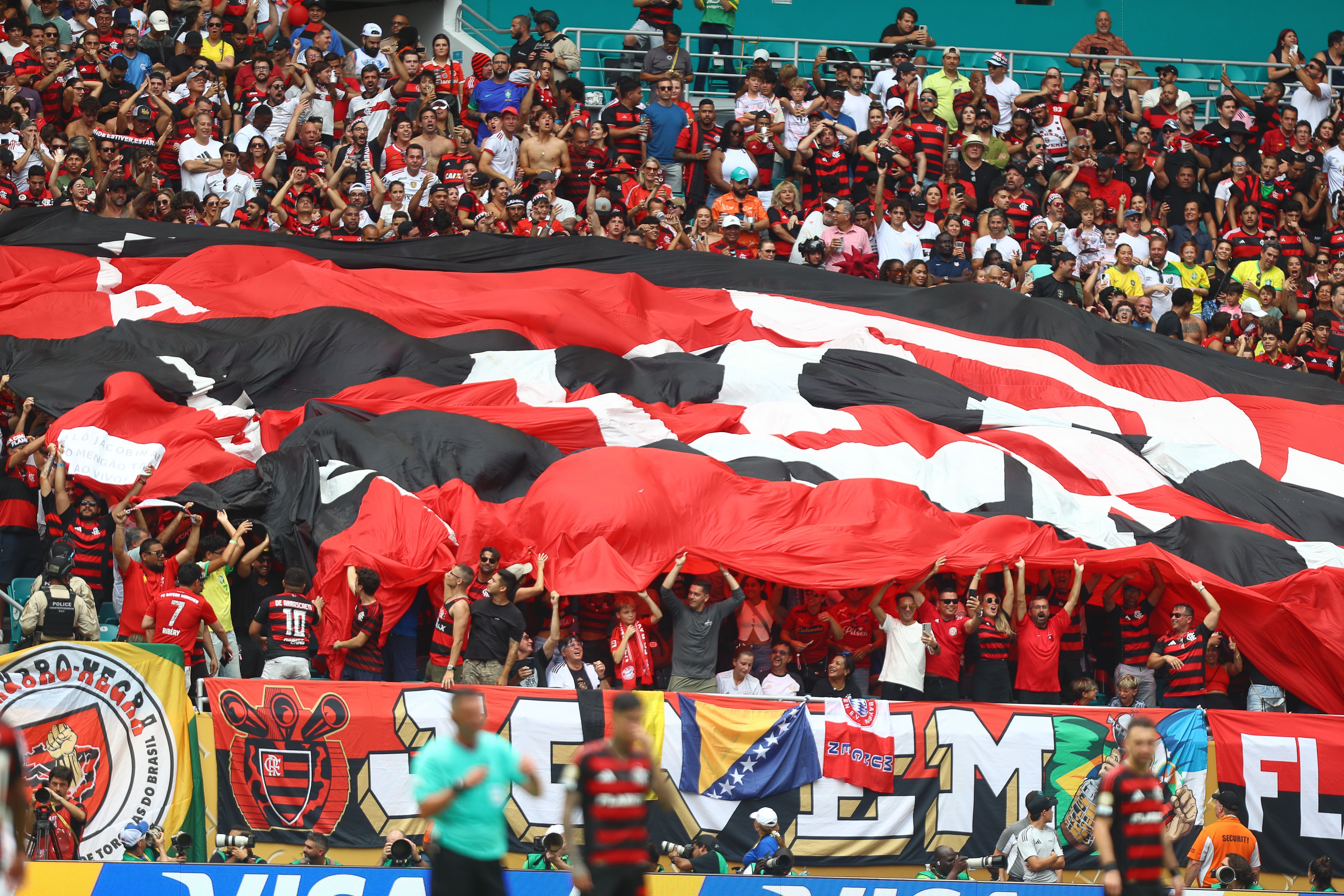 Torcida do Flamengo no Hard Rock Stadium