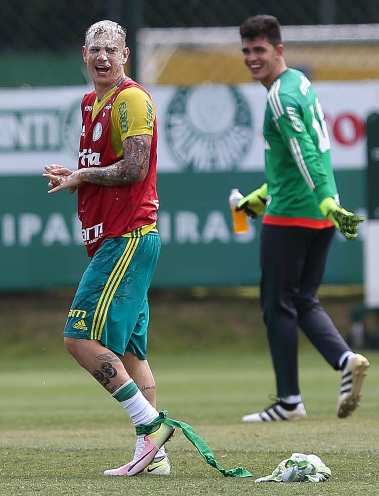 Róger Guedes sofreu trote do elenco do Palmeiras em 2017