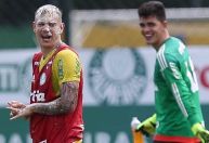 Michel Bastos relembra briga do Palmeiras com Róger Guedes: "Ele mereceu"