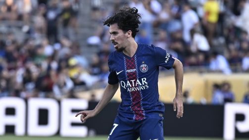 Vitinha do PSG durante duelo contra o Botafogo