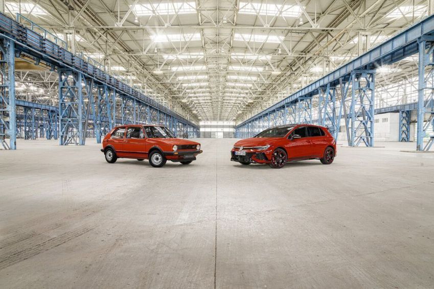 O primeiro Golf GTI e o novo GTI 50 Edition • Divulgação