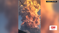 Vulcão entra em erupção na Indonésia e lança cinzas a 11km de altura; vídeo