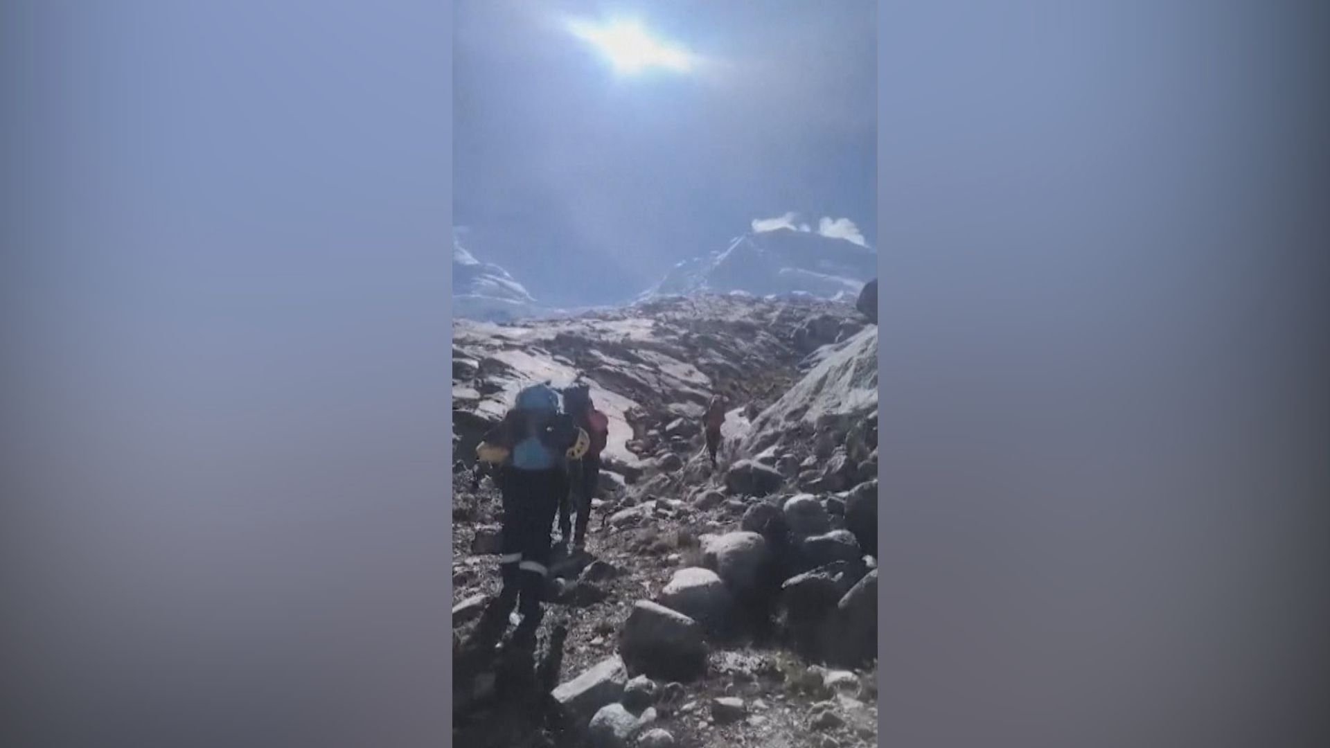 Polícia peruana resgata dois turistas japoneses presos em montanha