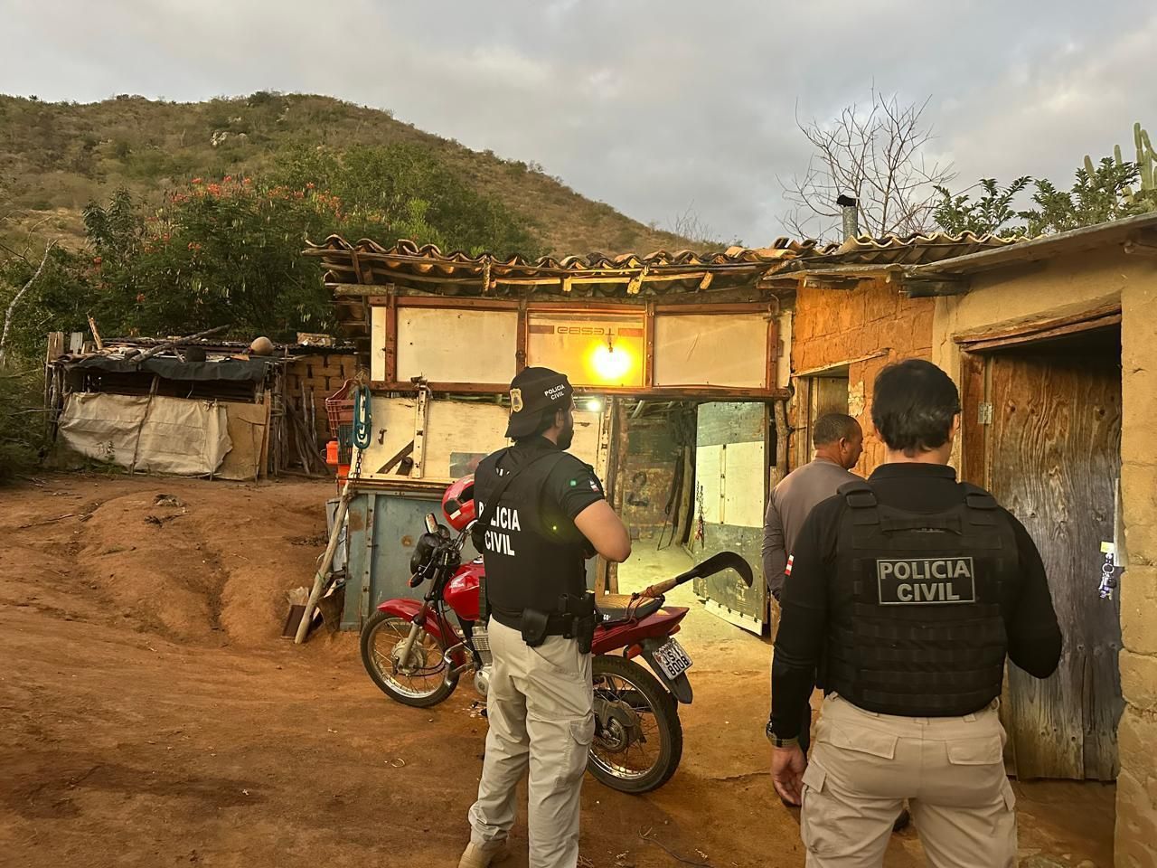 Imagem de destaque do post: Operação mira quadrilha que roubou mais de R$ 6 milhões em carga na Bahia