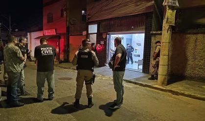Polícia prende um dos suspeitos de matar rival em salão de beleza em BH
