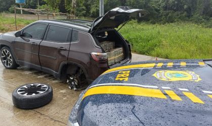 PRF apreende 184 kg de maconha em carro abandonado na Paraíba