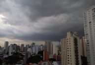 Semana começa com frio atípico, mas termômetros voltam a esquentar em SP