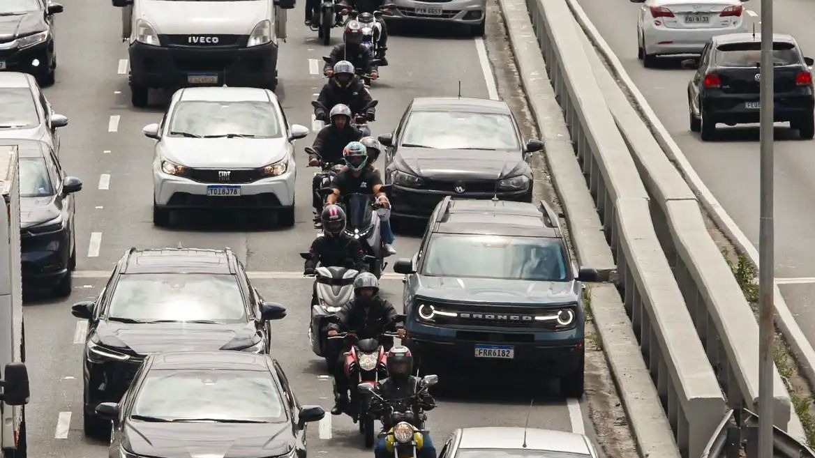 Motos