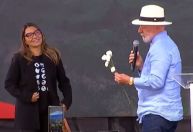 No Dia dos Namorados, Lula dá flores a Janja e beija primeira-dama em MG