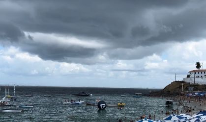 Frente fria chega a Salvador com chuvas intensas e ventos fortes