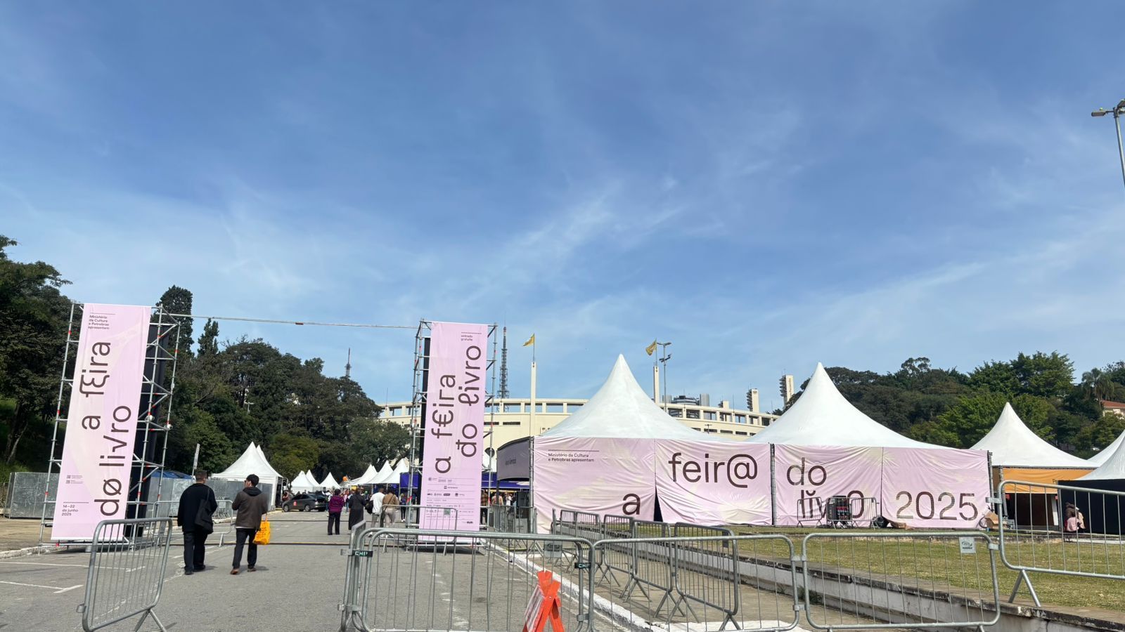A Feira do Livro 2025 começa neste sábado no Pacaembu, em São Paulo