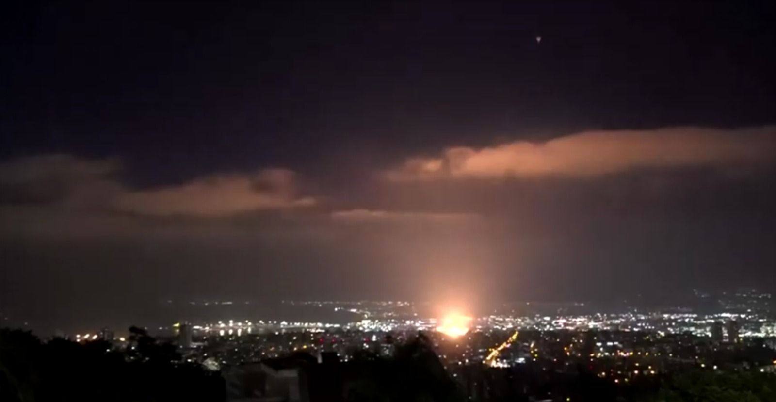 Prédio em Haifa é atingido diretamente, diz serviço de emergência israelense