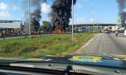 Protestos simultâneos interditam vias no Grande Recife