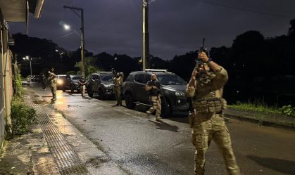 Operação contra tráfico de drogas prende 12 pessoas em Salvador