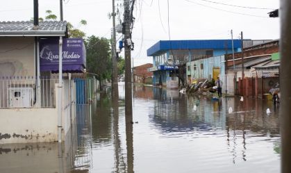 Chuvas no RS aumentam e causam estragos em 68 cidades; 2 morreram