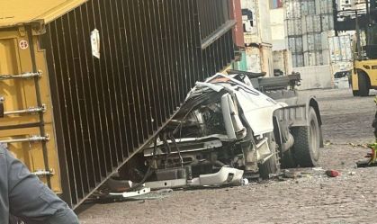 Caminhoneiro morre esmagado por contêiner em terminal de Santos