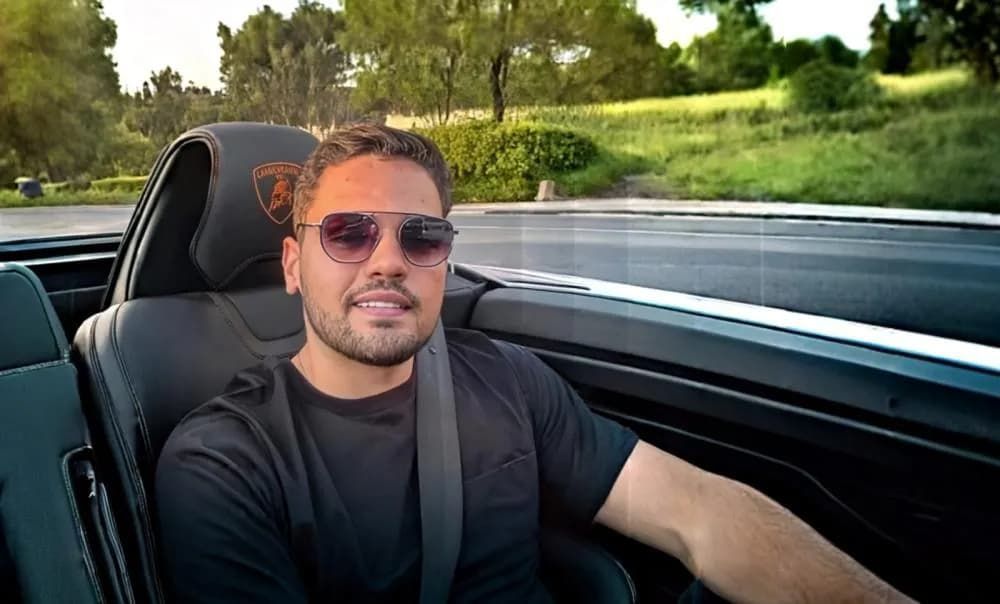 Erlan Oliveira, de 28 anos sofreu morte encefálica após ser agredido com socos e chutes na saída de um bar