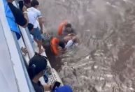 Turista se joga de barco a caminho de Parintins e "quase desaparece"; veja