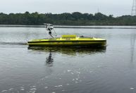 Barco com inteligência artificial monitora água de rio na Amazônia