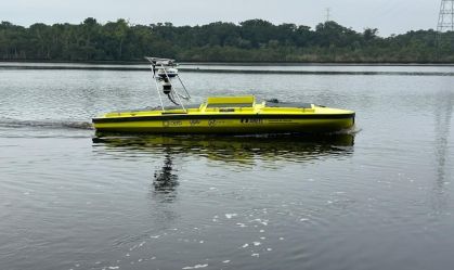 Barco com inteligência artificial monitora água de rio na Amazônia