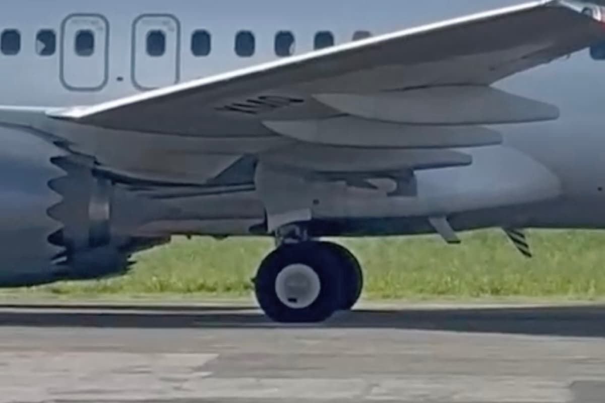 Avião afunda na pista em Fernando de Noronha