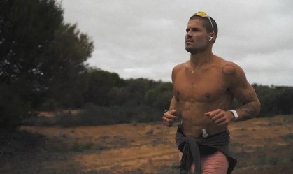 Atleta tem alucinações mas quebra recorde ao correr por 35 dias