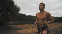 Atleta tem alucinações mas quebra recorde ao correr por 35 dias