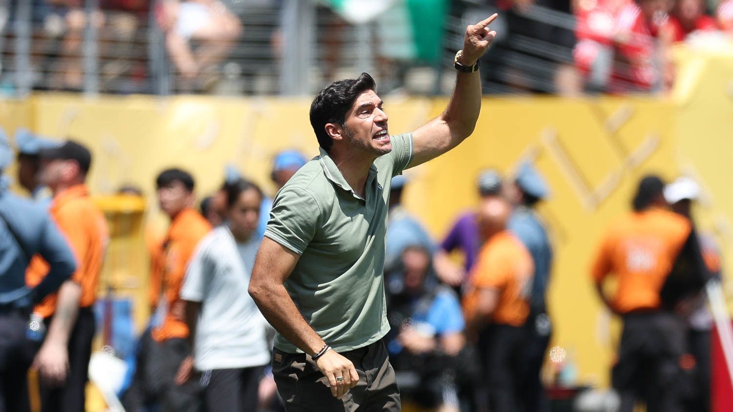 Abel Ferreira durante a vitória do Palmeiras sobre o Al-Ahly