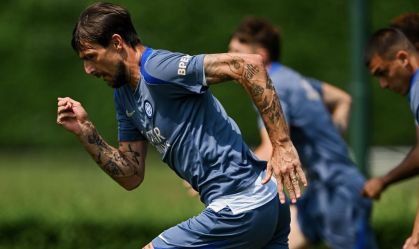 Zagueiro da Inter de Milão ameaça agredir torcedor do PSG no Mundial; veja