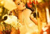 Sucesso no Tiktok, Addison Rae estreia primeiro álbum da carreira; ouça