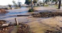 Com fortes ventos, Guaíba inunda áreas próximas à orla em Porto Alegre
